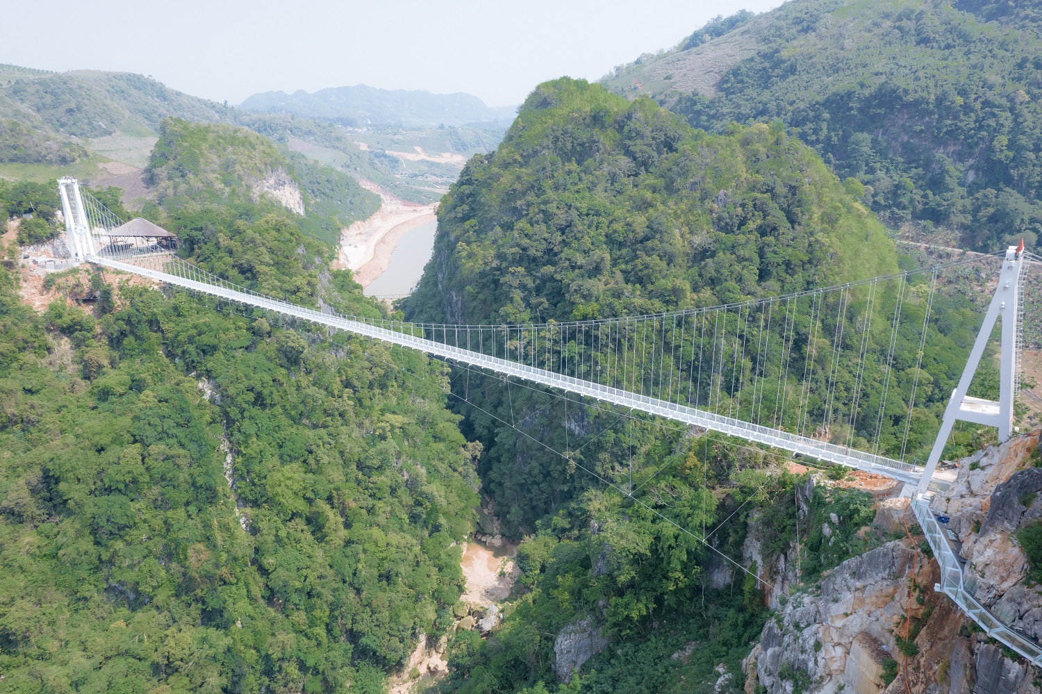 Cầu kính Bạch Long (Sơn La) – Cây cầu kính dài nhất thế giới