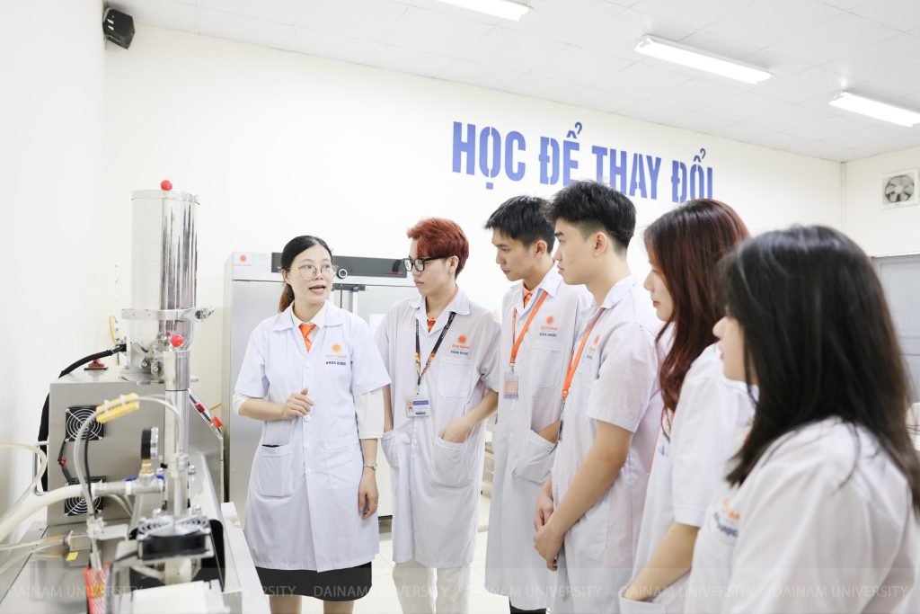 5 chuyên ngành Dược gồm những gì? Tổng hợp đầy đủ và chi tiết nhất
